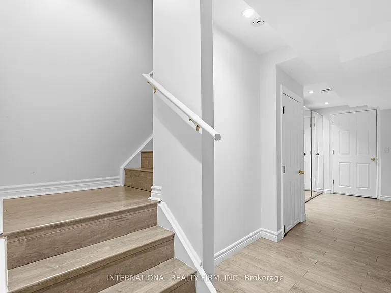 68 Old Orchard Cres — Photo 41