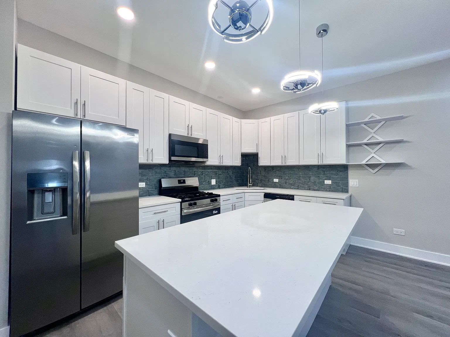 2 bed, 1500 sqft, $2,700 — Photo 4
