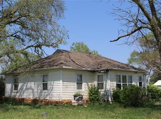 8632 150th St, Valley Falls, KS 66088