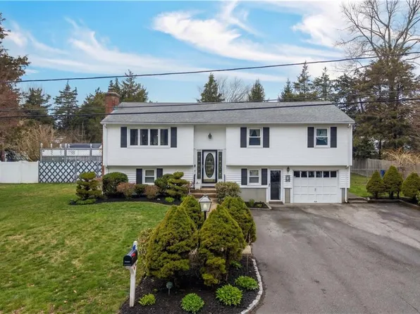 21 Hampton Ave, Warwick, RI 02889
