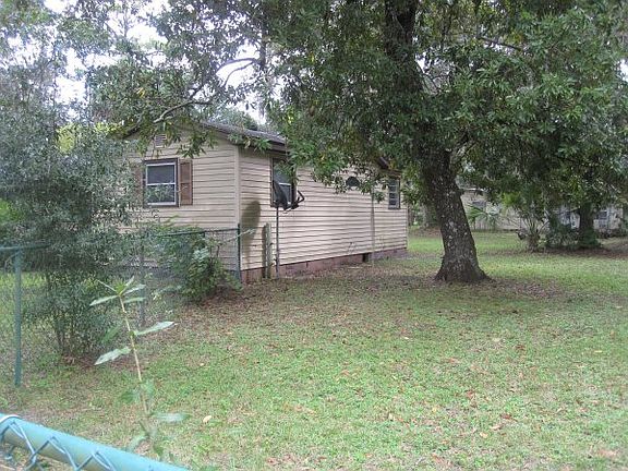 4th image of 639 NE 118th St