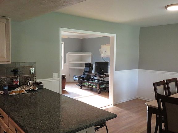 4th image of 742 N Holcomb St