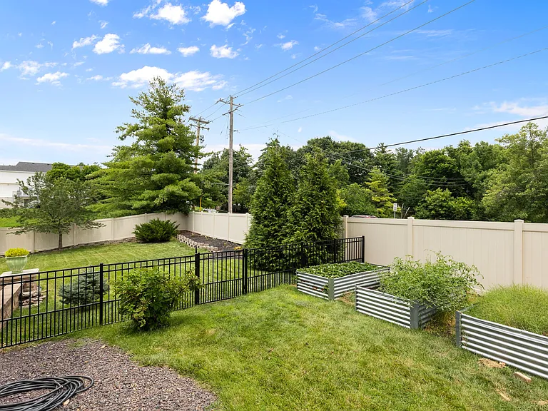 701 Oak Run Ln — Photo 40