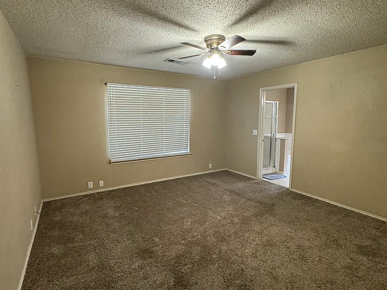 2421 Hampton Dr — Photo 13