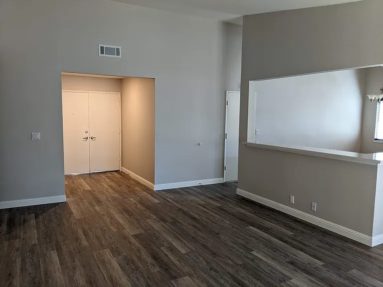 1146 Hudson Ct — Photo 18