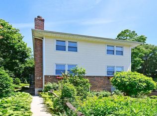 27 Valley Rd, Port Washington, NY 11050