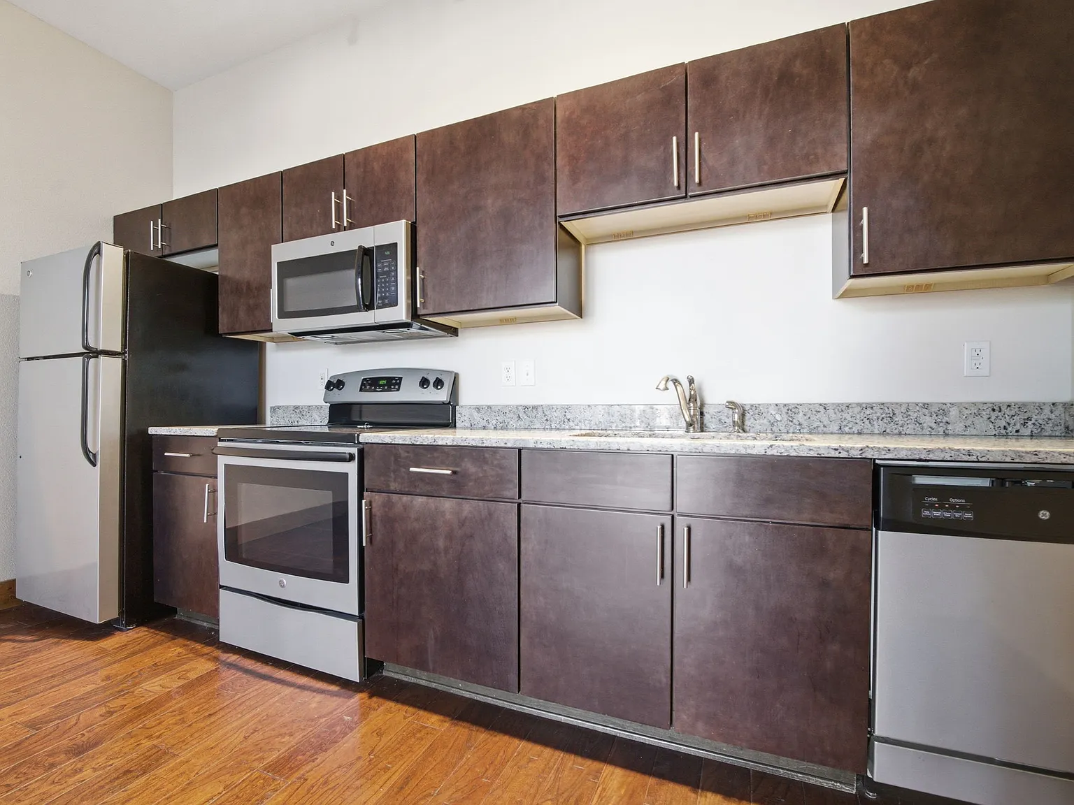 305 S Campbell Ave — Photo 4