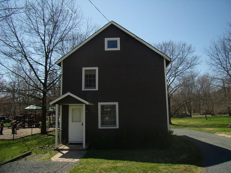 2nd image of 185 Main St