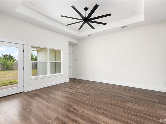 5th image of 517 Tower Oak Dr
