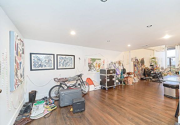5th image of 5 Delevan St #3B