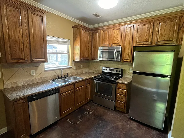 214-220 Tyler Rd — Photo 4