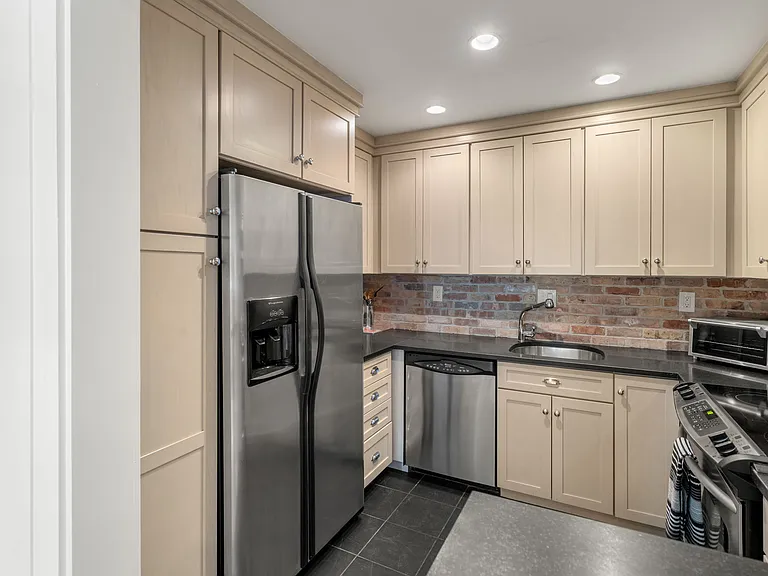 30 Hancock St #1 — Photo 9