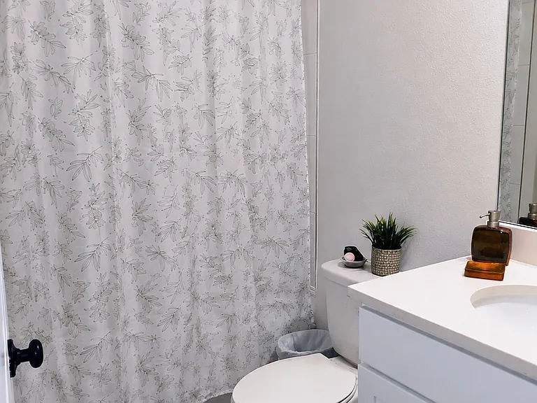 8 Unique Ct #B — Photo 55