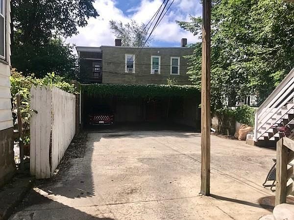2nd image of 613 E 7th St