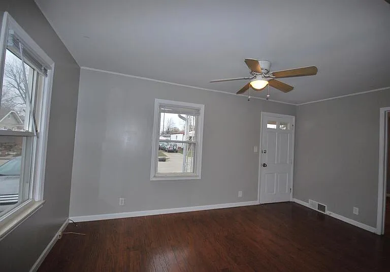 328 W Kalama Ave — Photo 9