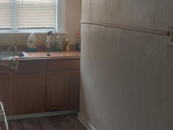 3rd image of 1511 S Corlies St