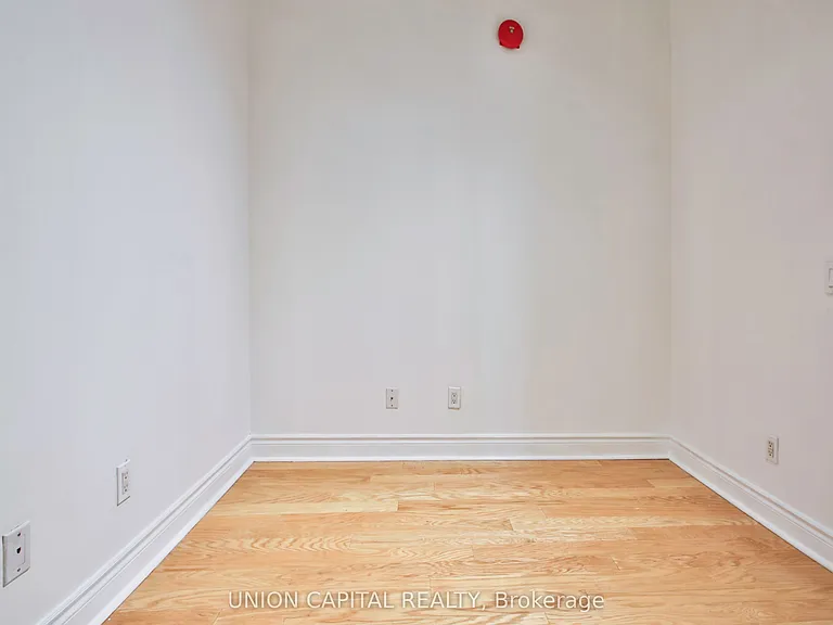 71 McCaul St #143 — Photo 19