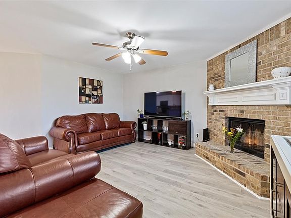4th image of 2038 Club Oak Dr
