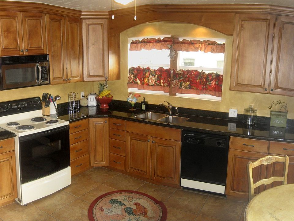 Granite top, best tile, custom cabinets
