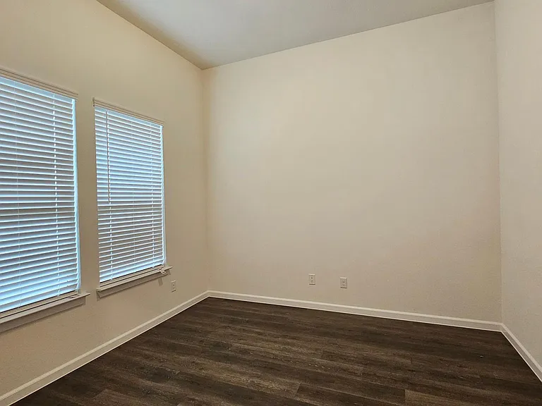 1215 Stagecoach Trl — Photo 11
