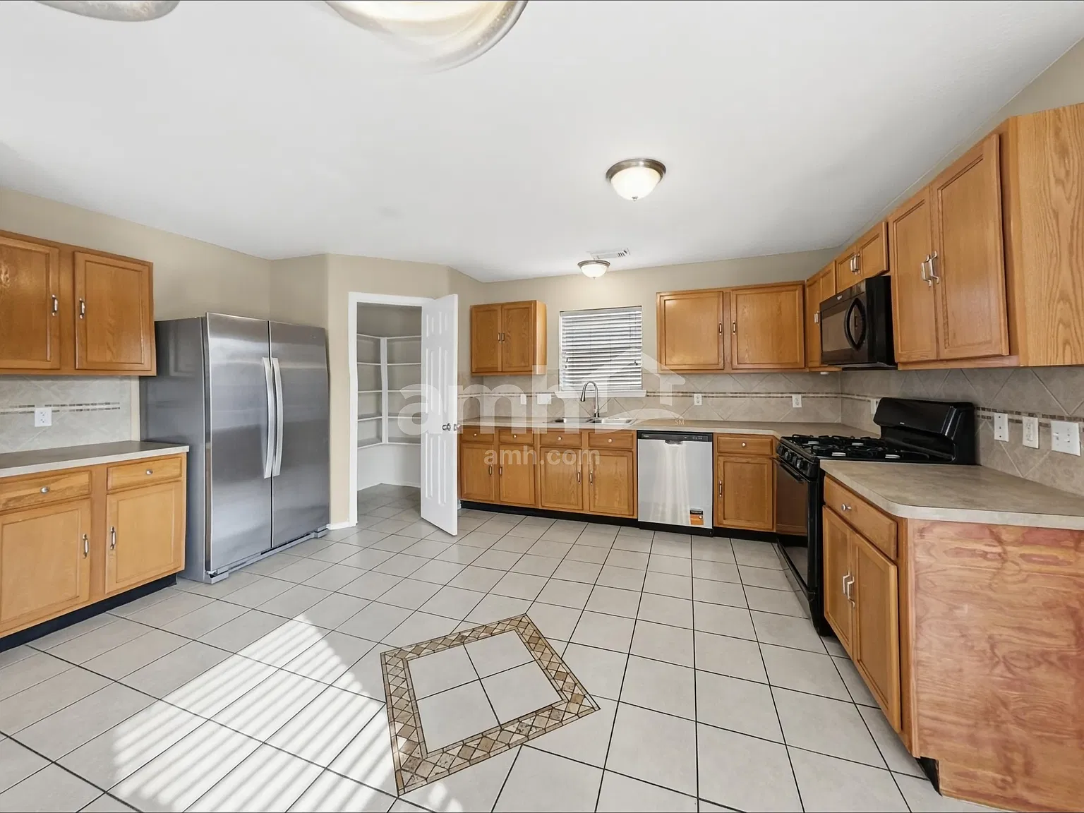 5 bed, 2.5 bath, 2667 sqft, $2,470 — Photo 3