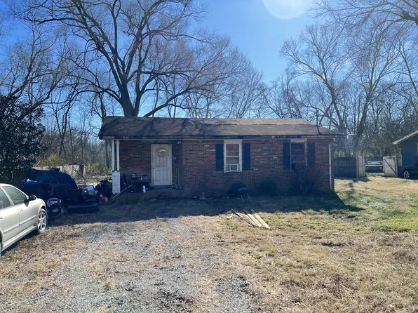 111 Green Meadow Dr, Gallatin, TN 37066