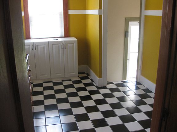 5th image of 606 W Albany Ave