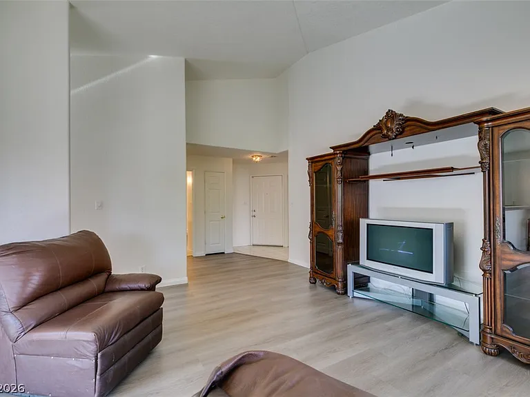 5054 S Rainbow Blvd #202 — Photo 13