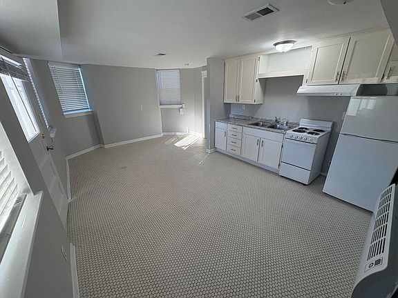 3rd image of 1700 Garfield St #1700