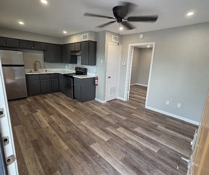 716 W Avenue I — Photo 8