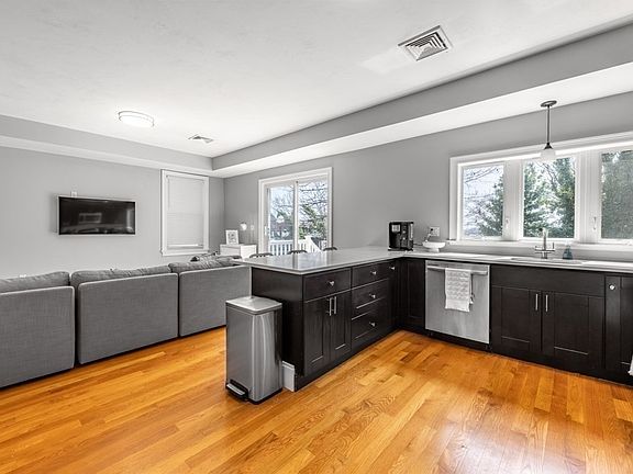 5th image of 417 E 7th St #2