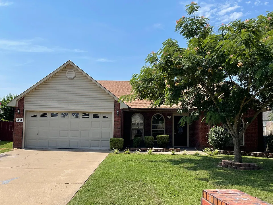 308 Chateau Dr