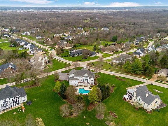 5th image of 248 Camelot Dr