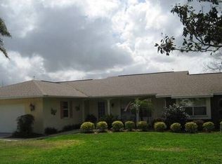 1400 Cove Pl, Tavares, FL 32778