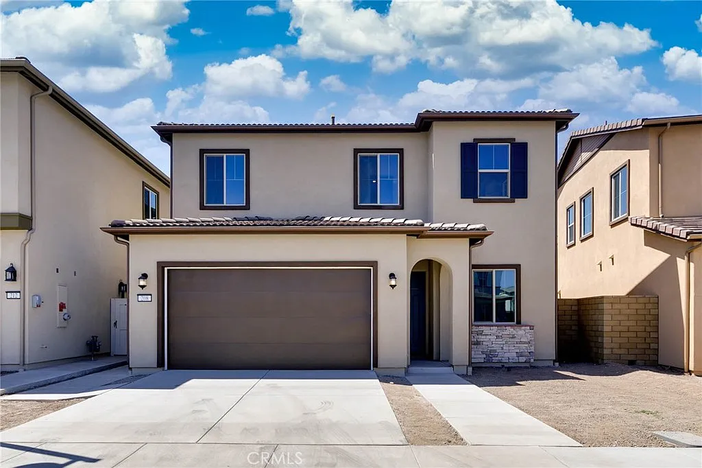 4 bed, 2100 sqft, $6,000 — Photo 1