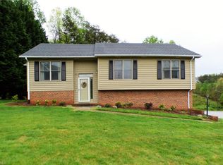 524 Lynchburg Rd, Pilot Mountain, NC 27041