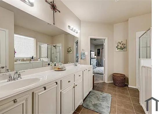 6 bed, 2476 sqft, $3,700 — Photo 4