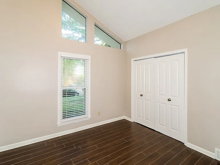 2209 Burlingate Dr — Photo 12
