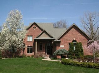 130 Turnberry Ct, Beverly Hills, MI 48025