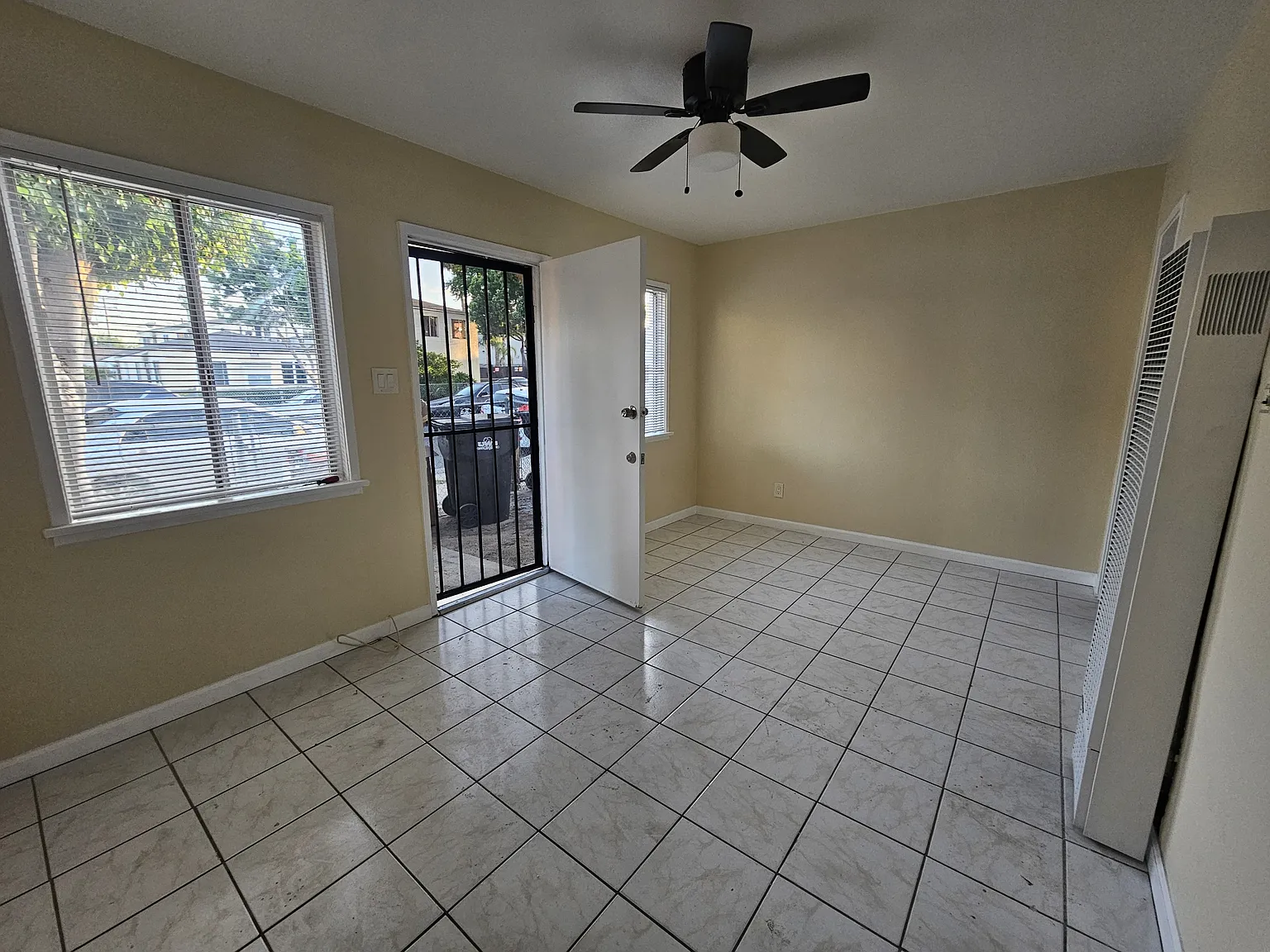 E 54th St, Maywood — Photo 4