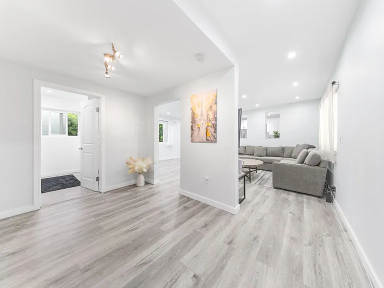 3010 Montrose Ave #26 — Photo 13