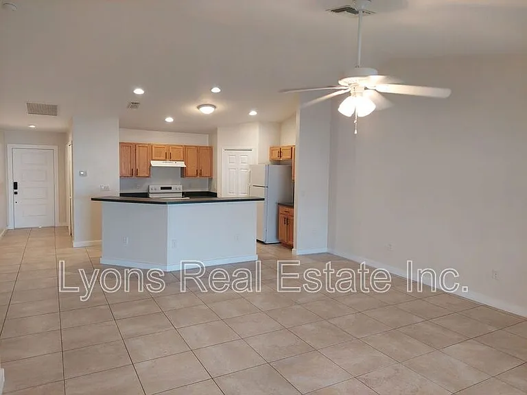 611 SE 5th St — Photo 5
