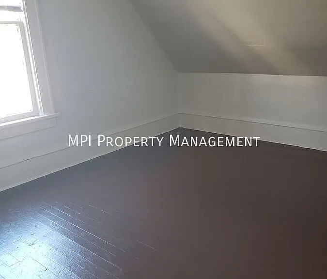 3306 N 24th Pl — Photo 3