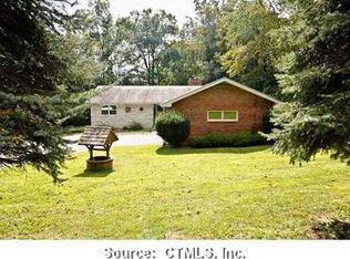 21 Stowe St, Middlefield, CT 06455