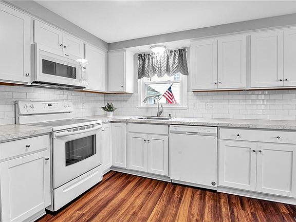 4th image of 1182 Parkhurst Blvd