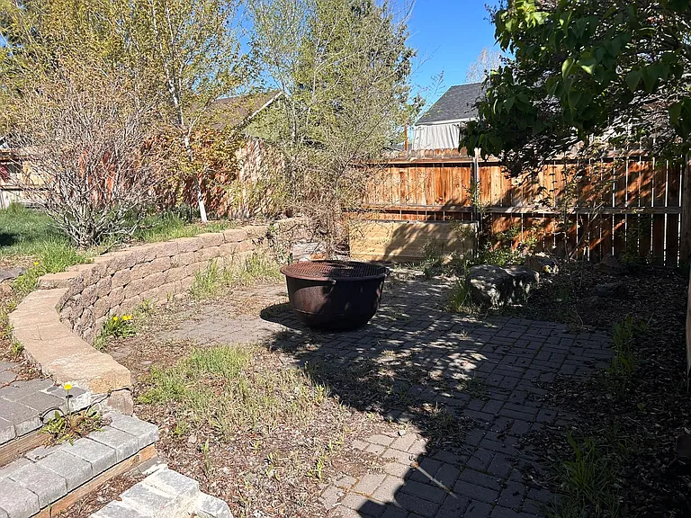 1884 NE Monroe Ln — Photo 4
