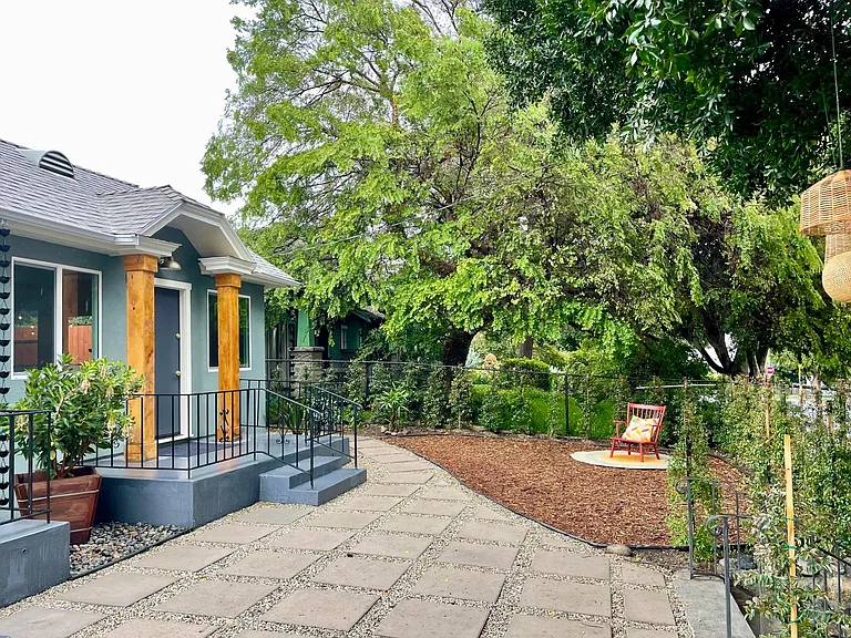 599 Cypress Ave — Photo 2