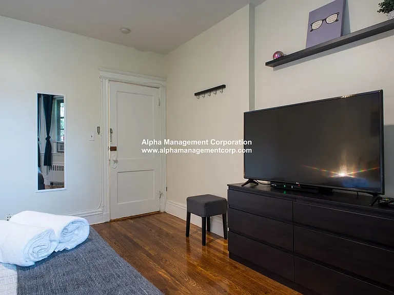 58 Queensberry St #6 — Photo 4