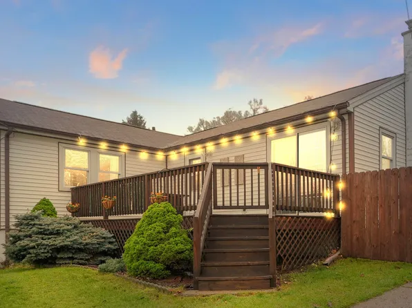 301 Mabel St NW, Comstock Park, MI 49321