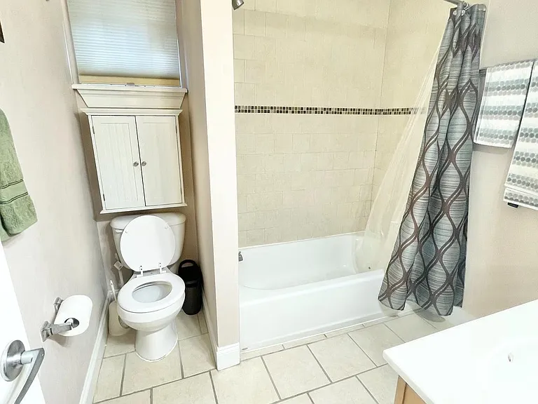1716 Pine St #1R — Photo 12